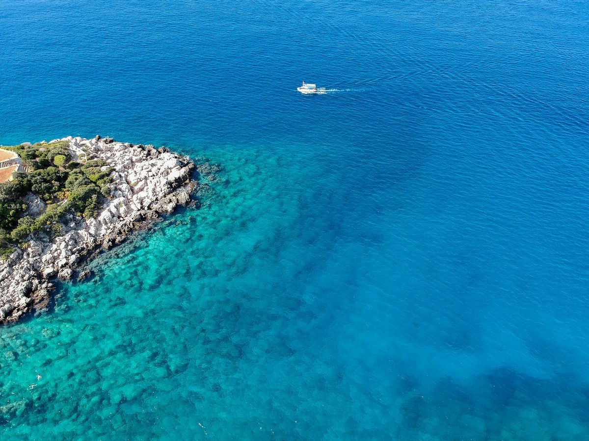 Blue Cruise & Turquoise Hotel